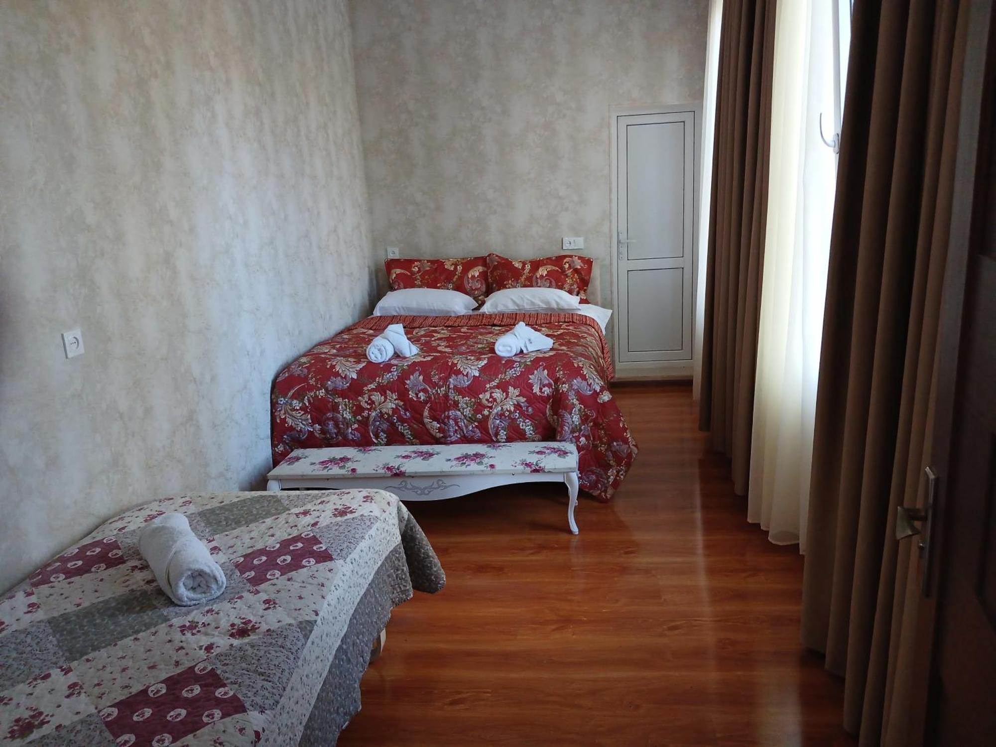 Guest House Nano Martvili Eksteriør bilde