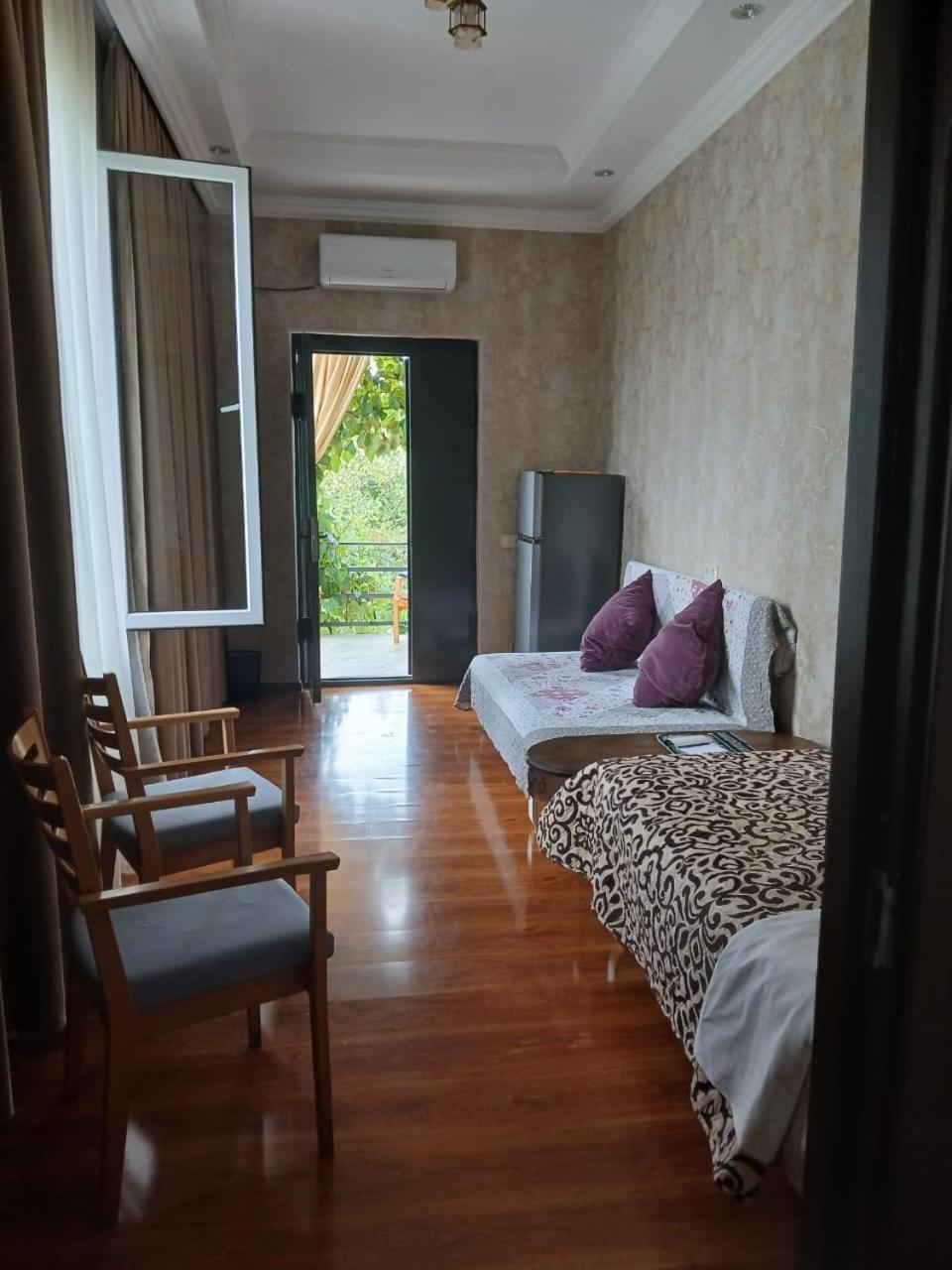 Guest House Nano Martvili Eksteriør bilde